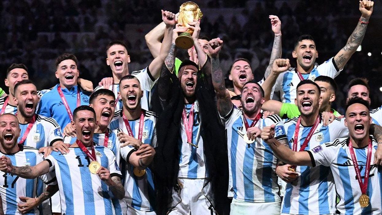 Why was Lionel Messi wearing a robe during the World Cup winners ceremony?