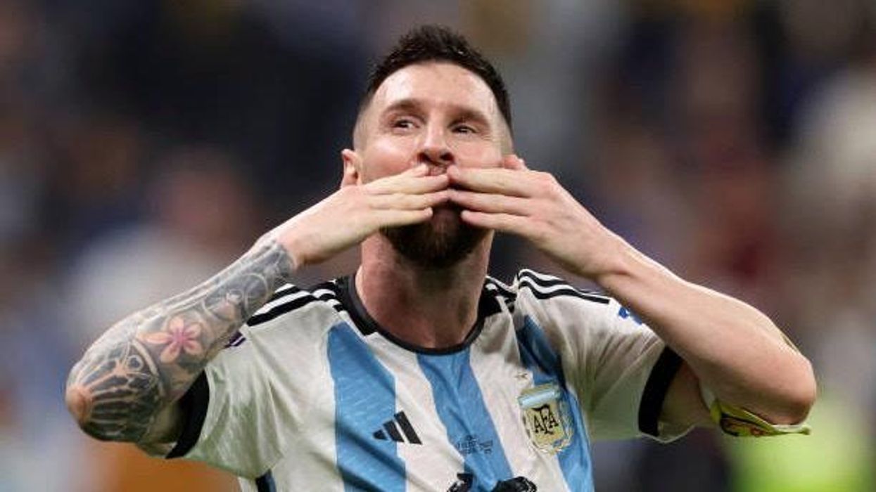 Salt Bae posts photo with Lionel Messi 'to save himself' from World Cup blunder