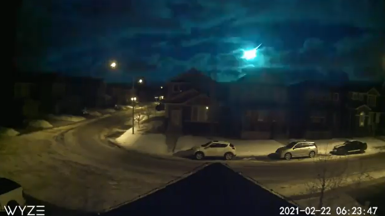 Doorbell cameras capture bright fireball lighting up sky over Canada