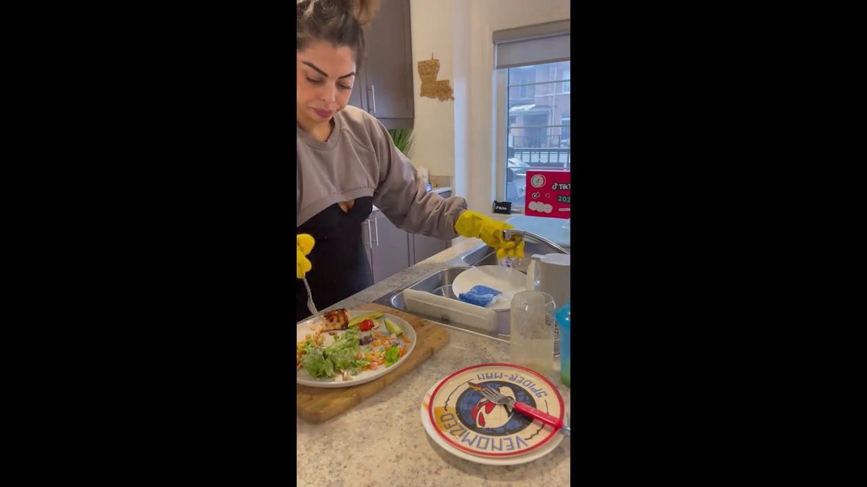 Woman hailed a 'hero' for helping a struggling mum clean her house