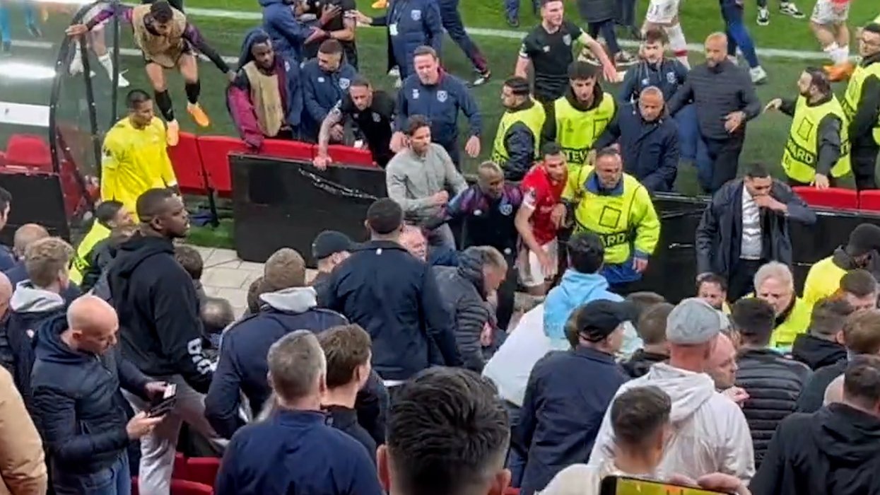 West Ham fan goes viral for single-handedly holding off Dutch hooligans ...