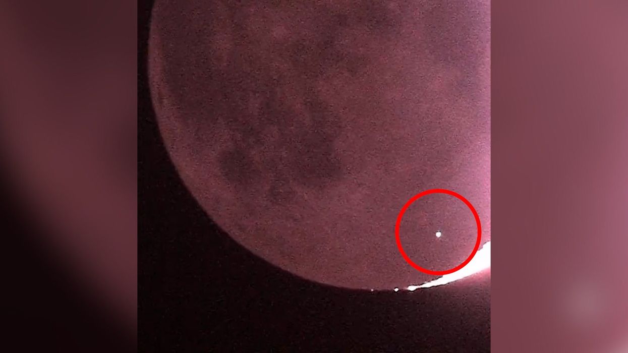 Amazing footage captures moment meteor crashes into the moon