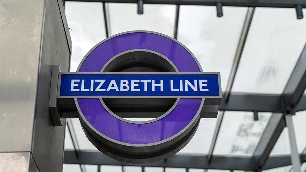 Moment Queen's passing was announced on London's Elizabeth line