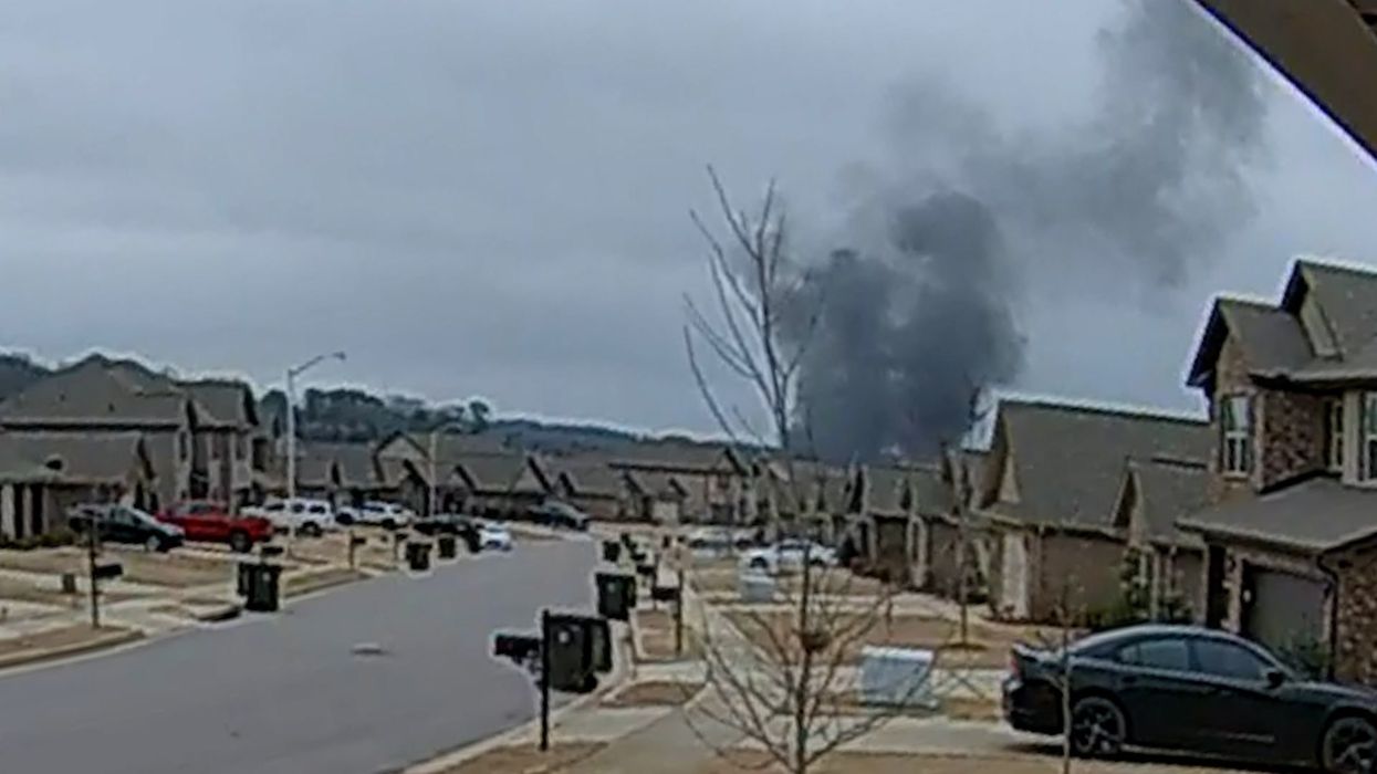 Doorbell cam catches moment US military helicopter crashes in Alabama