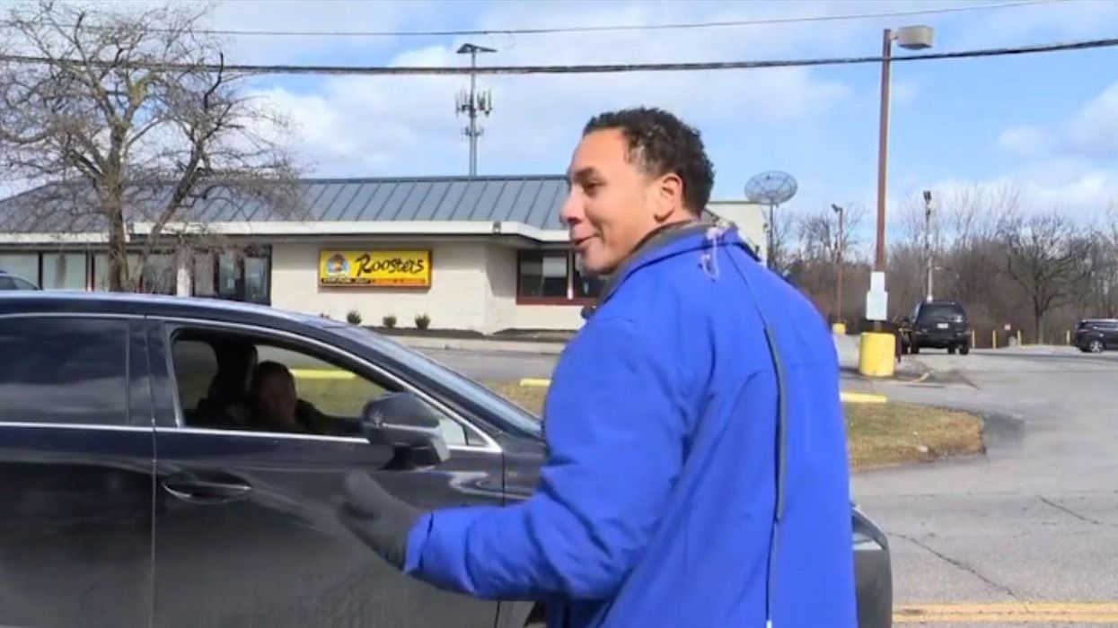 TV reporter gets hilariously interrupted by his own mother while covering a story