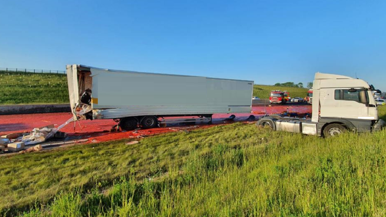 <p>Motorway closed after tomato puree spillage</p>