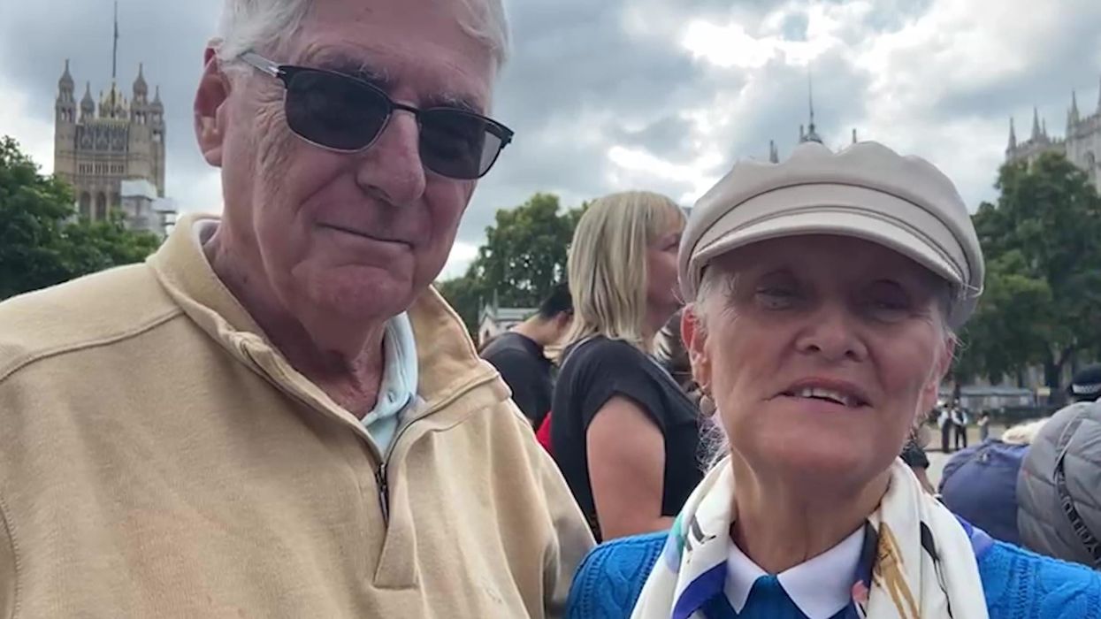 Govt website tells people to join back of Queen queue ... in California