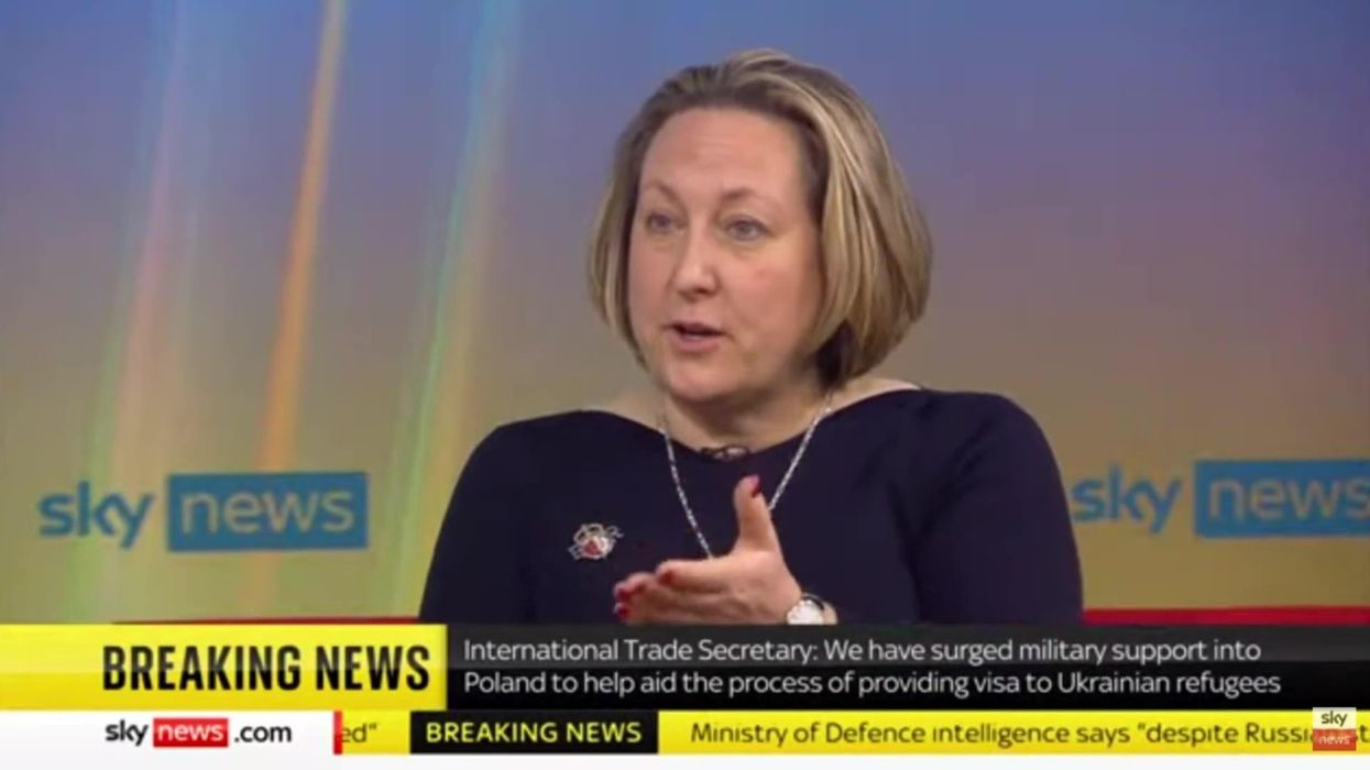 Man slammed for calling girlfriend 'neurotic' for avoiding him while he has Covid