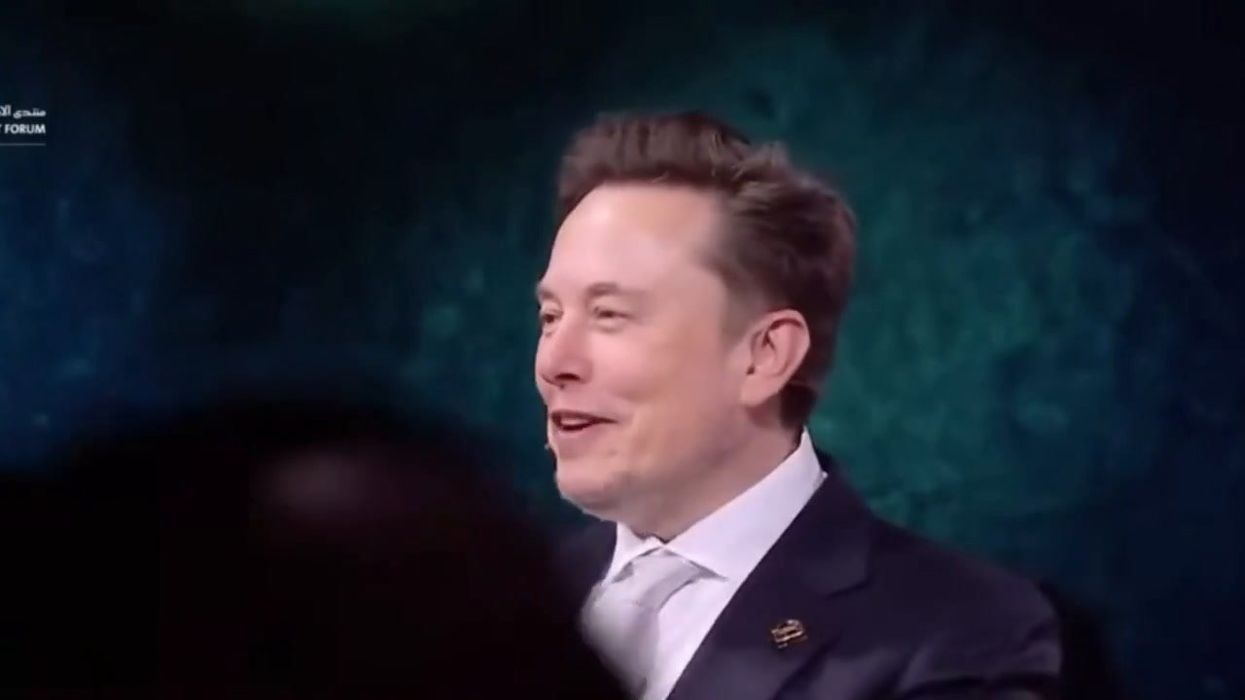 Musk gets his robots to perform Trump dance for Saudi King