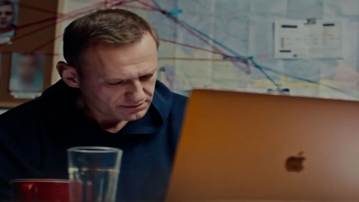 Remarkable moment Alexei Navalny discovers how he was poisoned