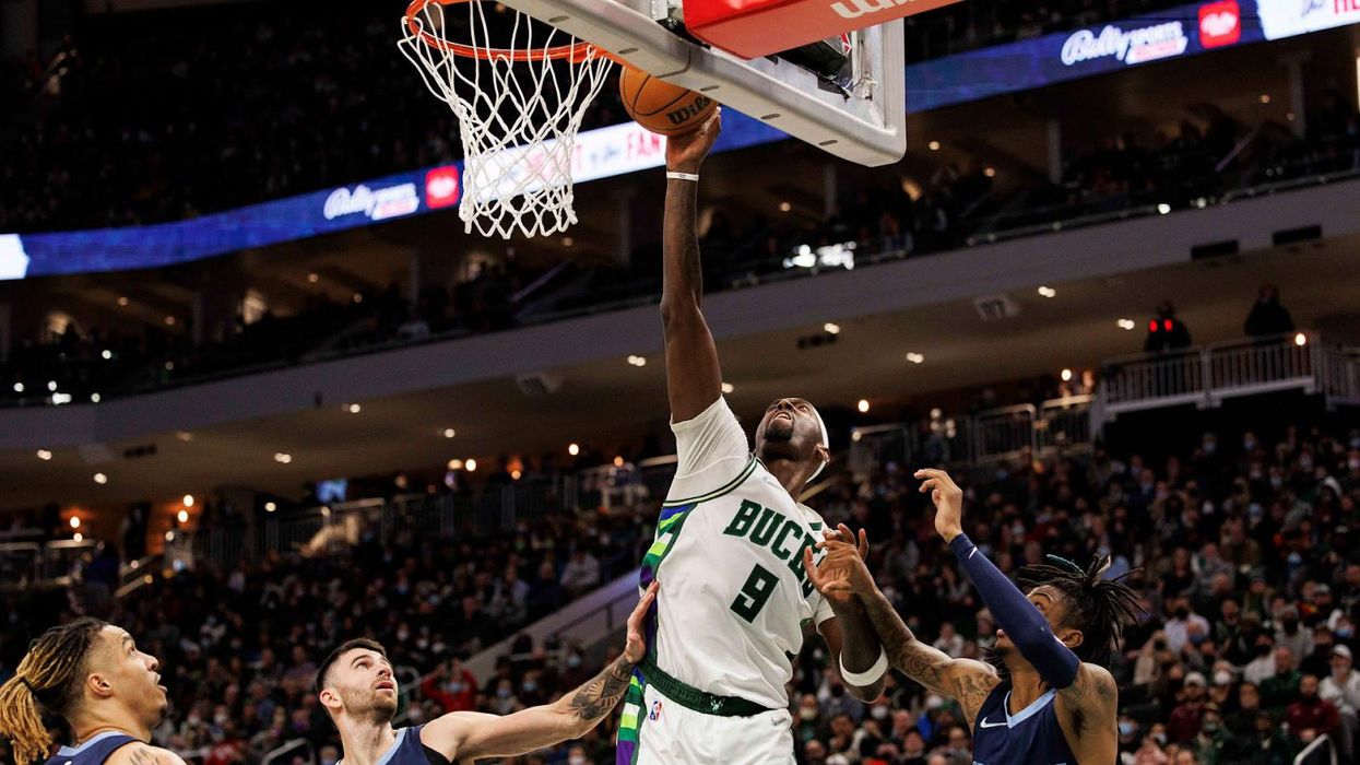 People cannot get enough of Giannis eating chicken after Bucks loss