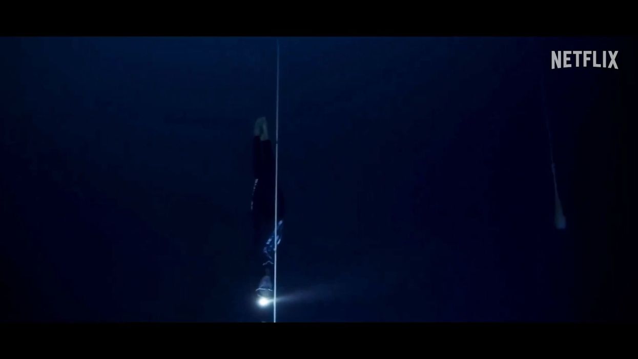 Man drops 65 feet into ocean depths to prove terrifying truth about the sea