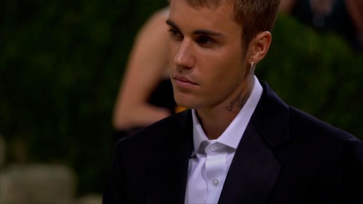 Justin Bieber booed at Montreal concert for taunting sports fans