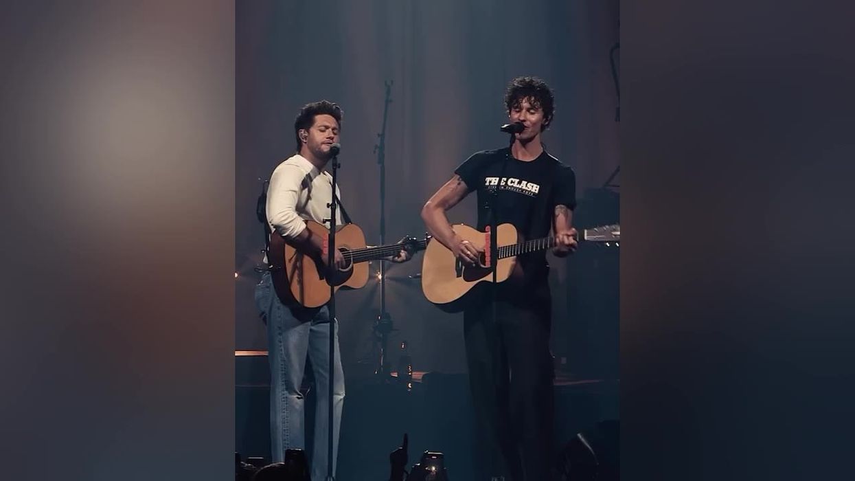 Watch Niall Horan make surprise appearance at Shawn Mendes concert