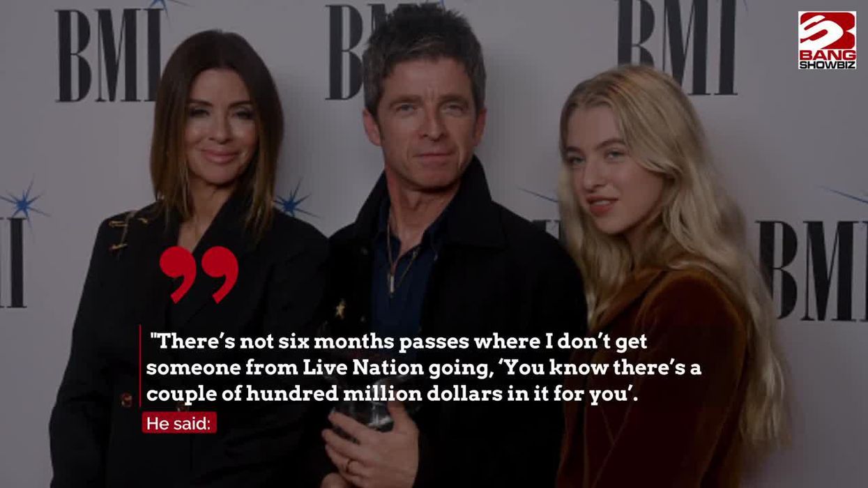 Awkward moment entire restaurant starts singing 'Wonderwall' to Noel Gallagher