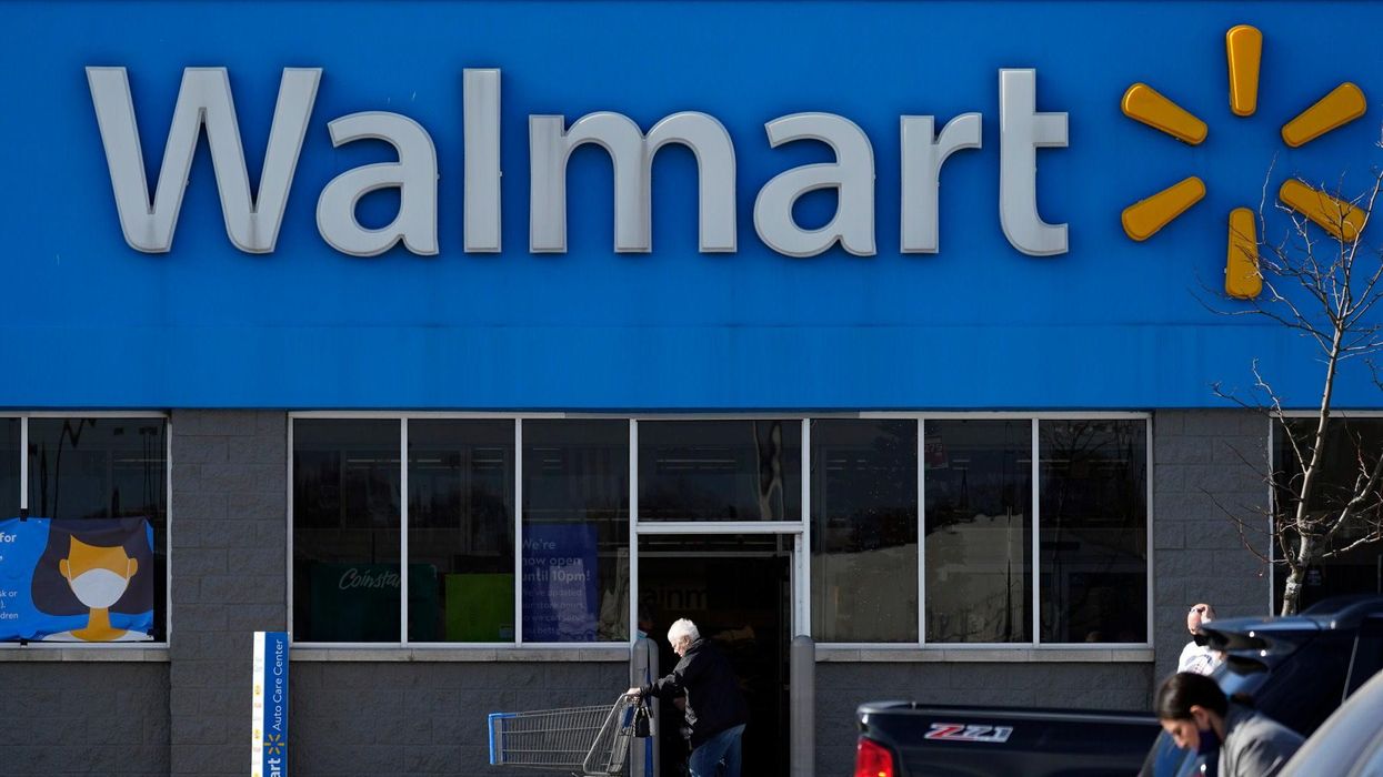 ‘Walmart needs to hire me’: Shopper answers phone at Walmart, helps customer