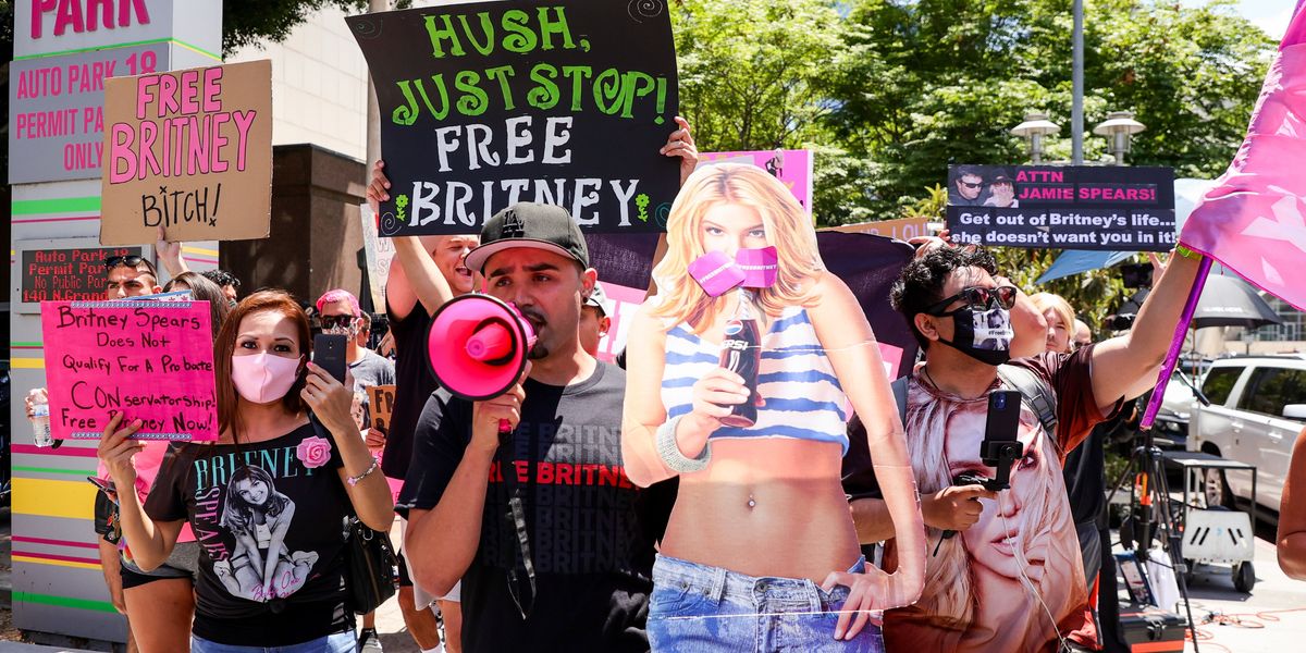 Man accidentally prints 10,000 #FreeBrittany t-shirts and now he can’t get rid of them