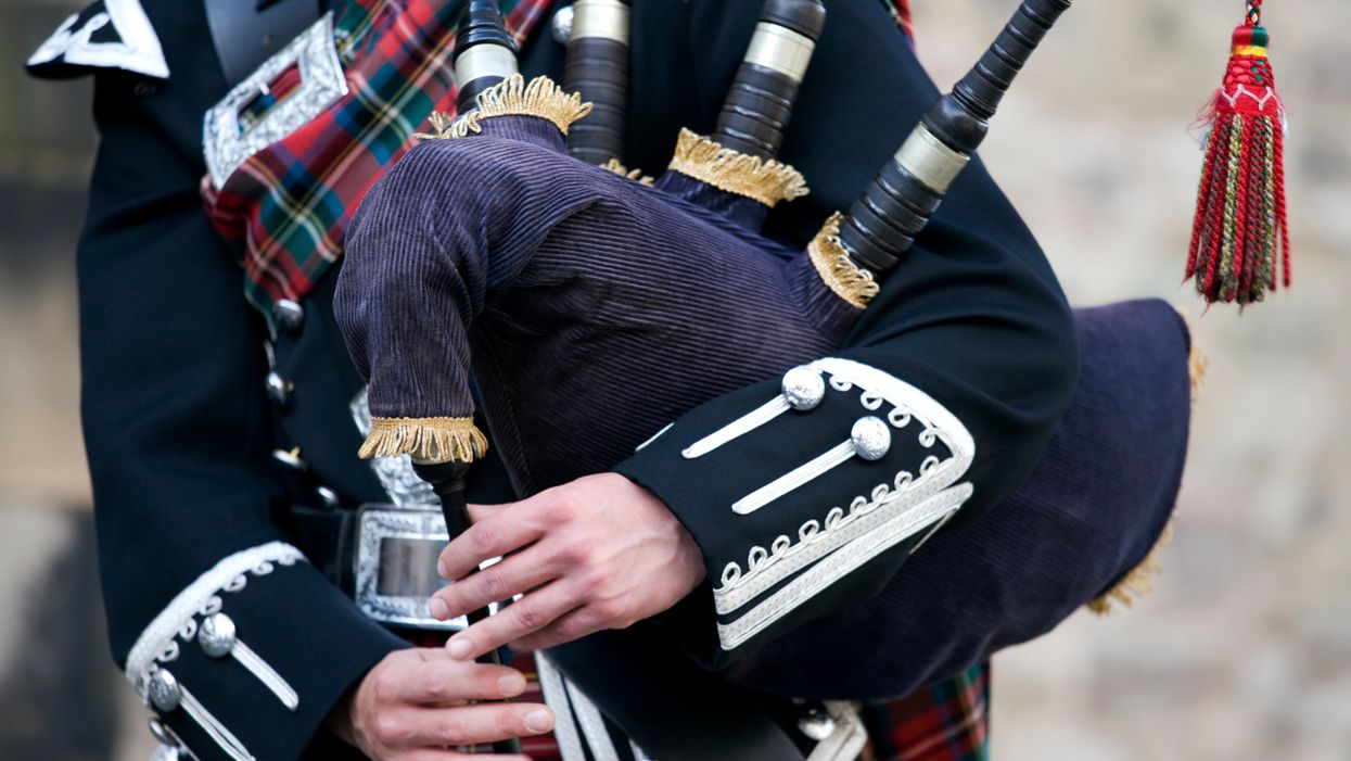 <p>One student couldn’t get her work done due to the someone playing the bagpipes so decided to complain in the form of a public notice</p>