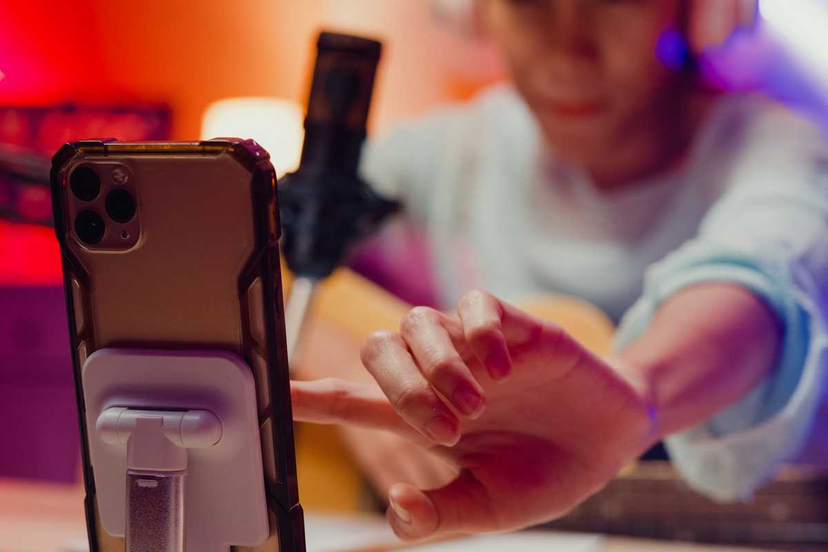 Flattering artificial intelligence chatbots are damaging relationships, new study warns