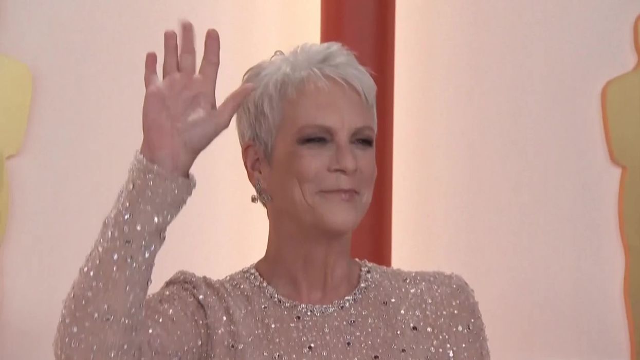 The Oscars changed the color of the red carpet and it had a major flaw