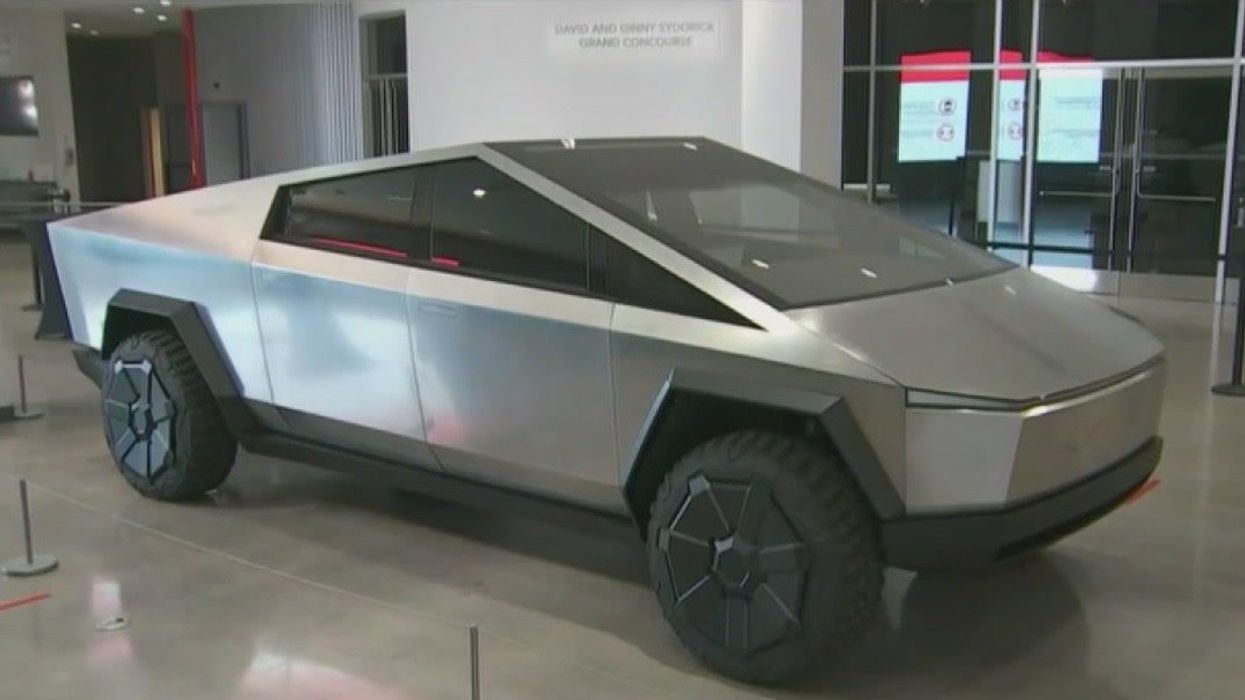 Elon Musk begs Tesla staff not to sell shares following Trump backlash