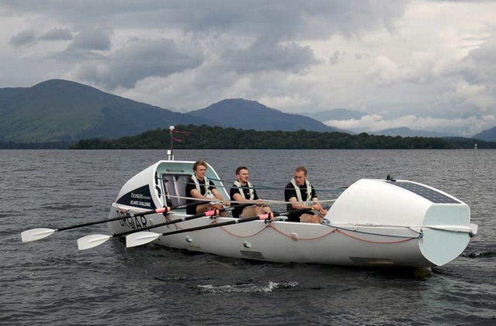 Pacific rowing record bid