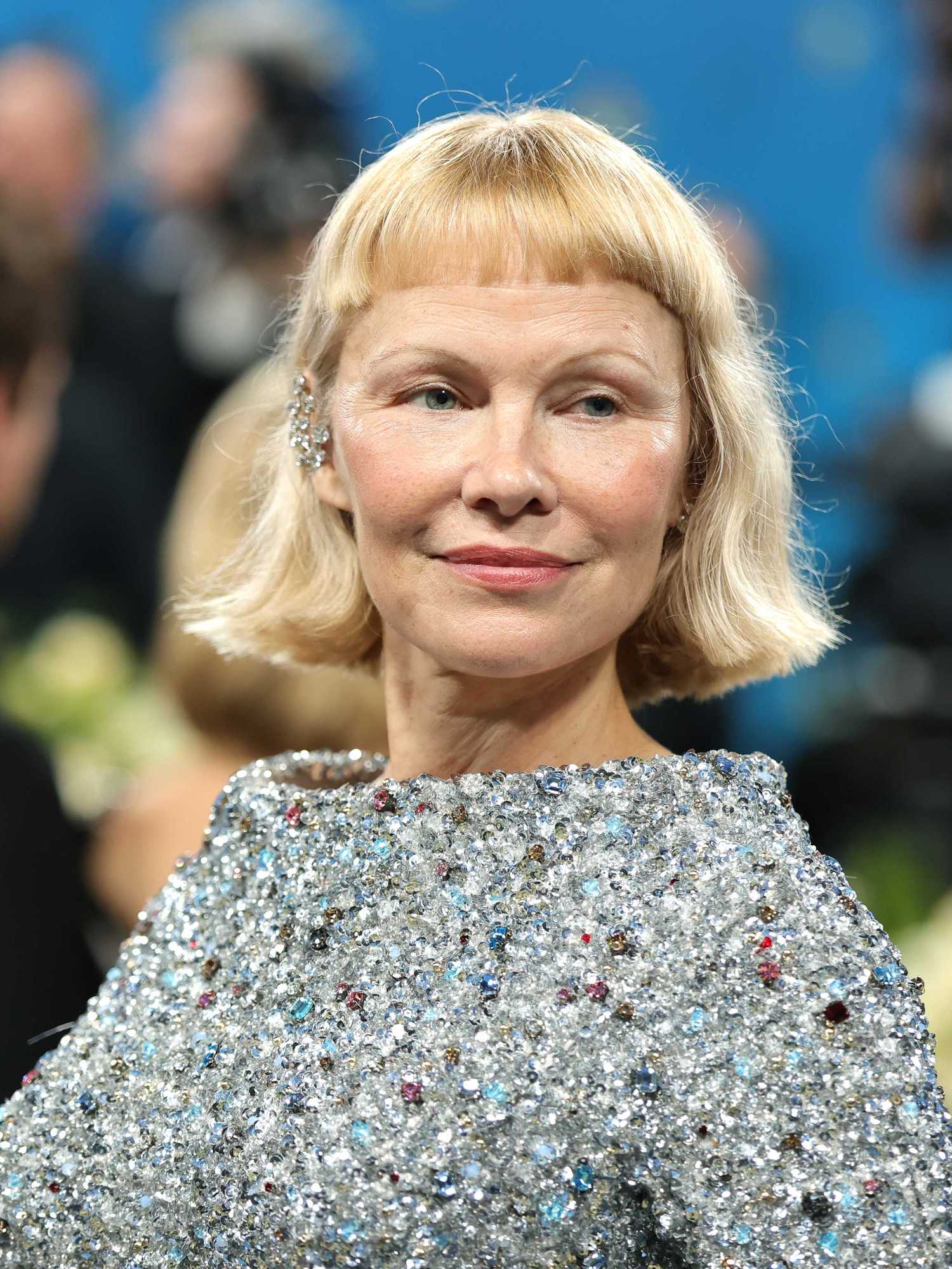 Pamela Anderson opens up on feeling 'yucky' near Seth Rogen at Golden Globes