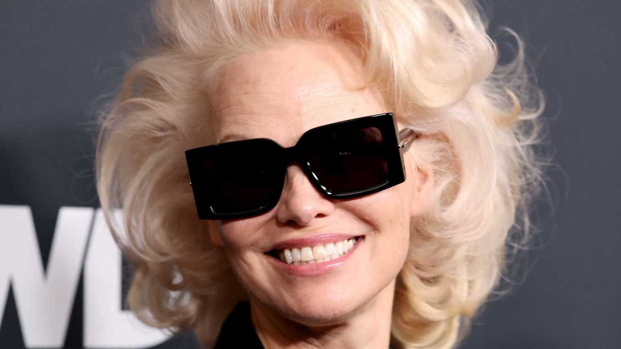 Pamela Anderson opens up on feeling 'yucky' near Seth Rogen at Golden Globes