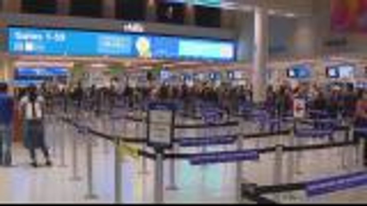Huge waves crash into wedding reception in Hawaii after tropical storm hit