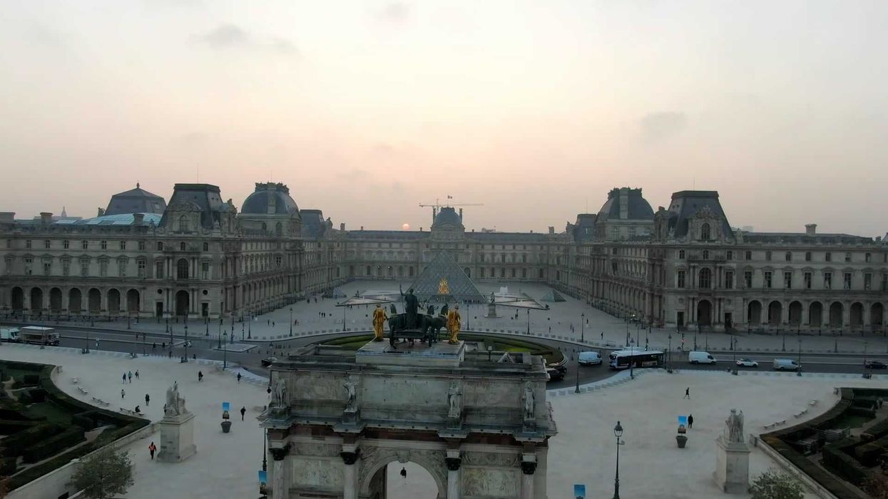 Robbery at the Louvre forces unexpected closure