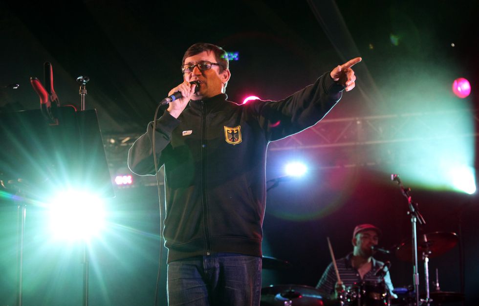 Pub-goers enjoy free drinks around UK and Ireland thanks to musician Paul Heaton