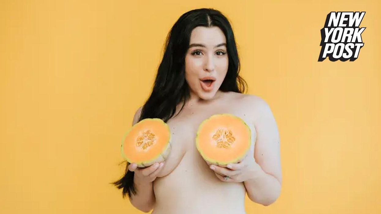 Model with 22 pound boobs claims she was kicked off a flight because of how she looks