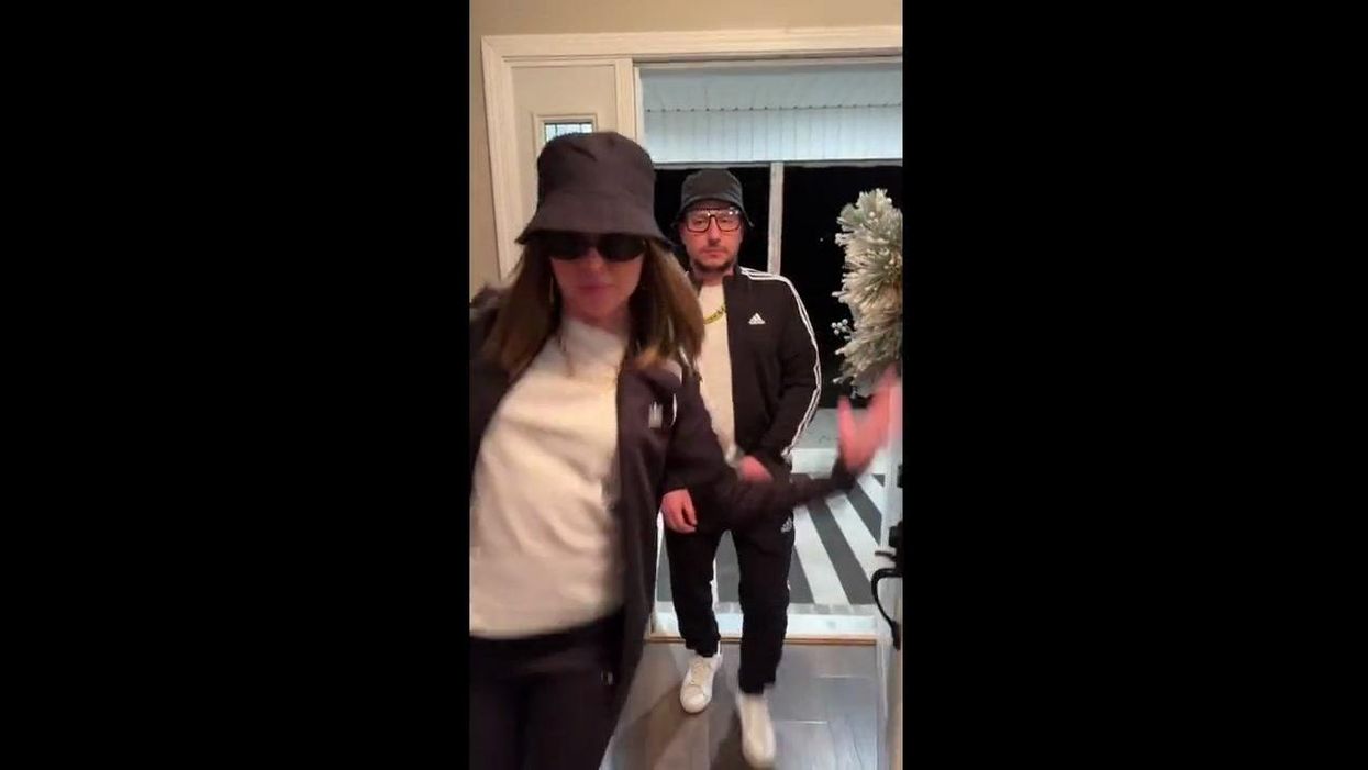 Mother divides internet by wearing tight latex for the school run