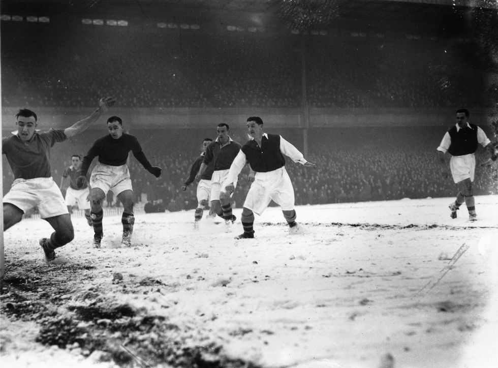 Picture: Manchester United and Arsenal playing football in the snow
