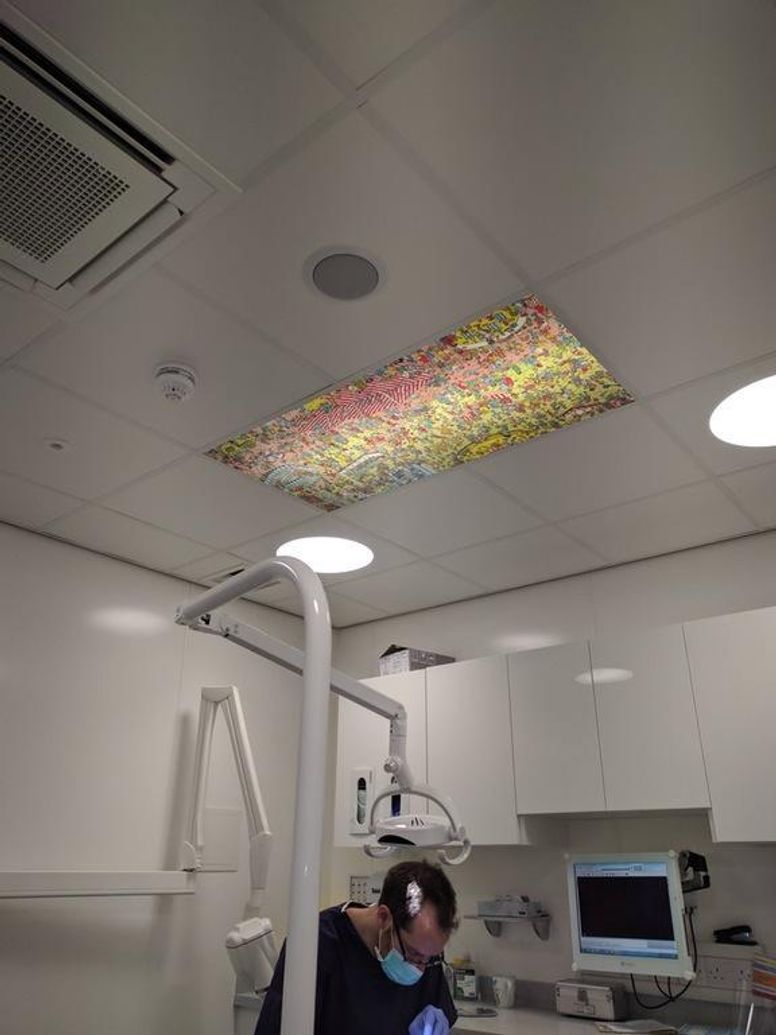 This dentist put a 'Where's Wally' scene on his ceiling for patients | indy100 | indy100