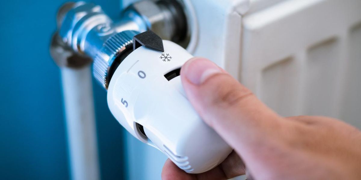 Why some women secretly turn up the heating, according to science | indy100