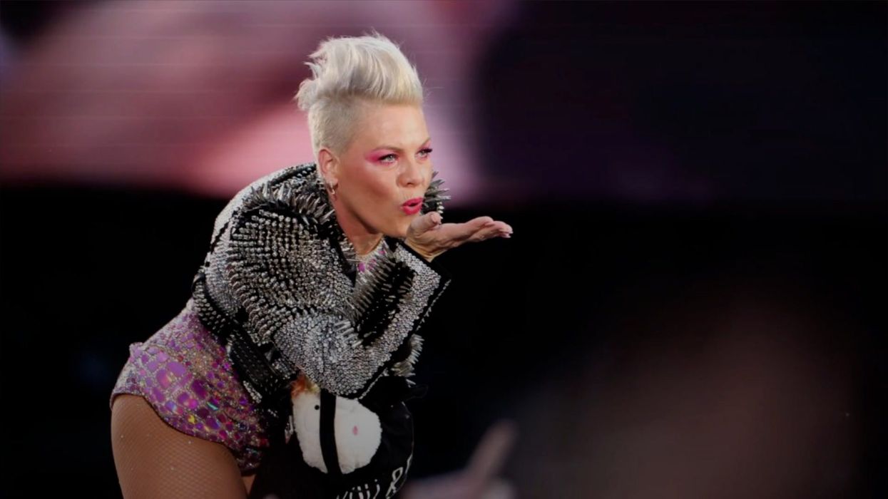 Pink shuts down troll who compares her to Suzy Eddie Izzard: "A good lesson in ignorance"