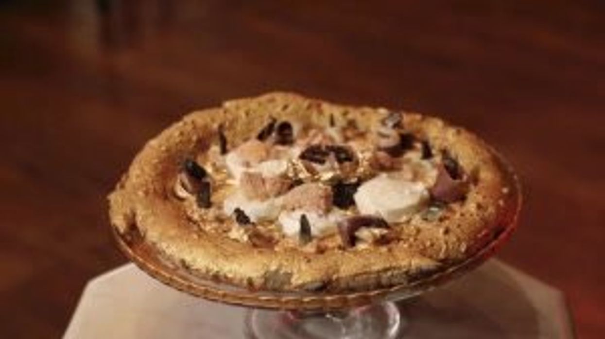 Celebrity chef makes $2k pizza for client – and people are mortified