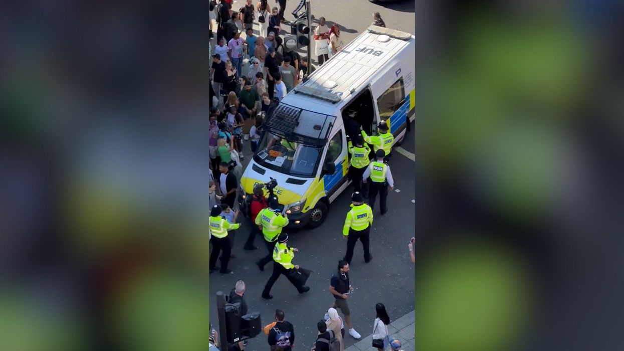 Why was there chaos on Oxford Street yesterday?