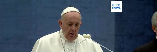 Hat der Papst wirklich einen bauschigen weißen Kittel getragen?