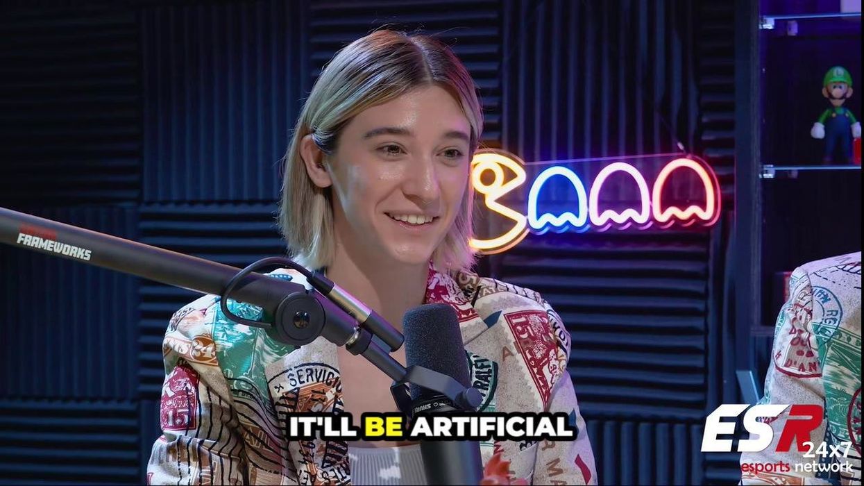 Viewer calls up gym where man appears to film streamer working out to report him