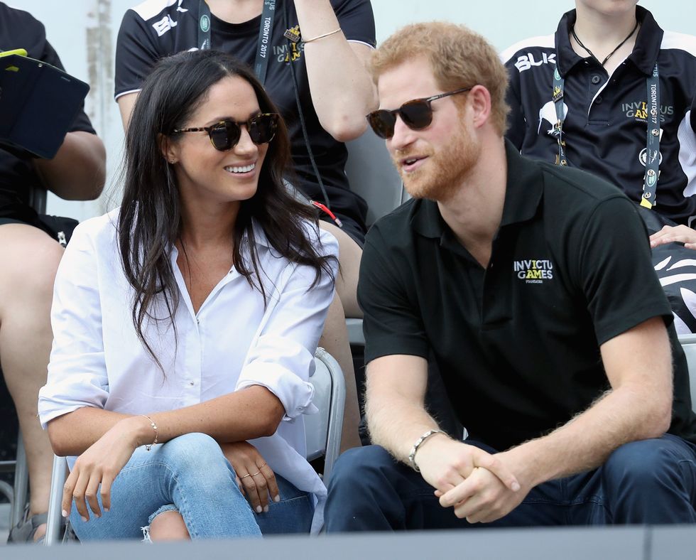 Prince Harry (R) and Meghan Markle (L) attend a Wheelchair Tennis match during the Invictus Games 