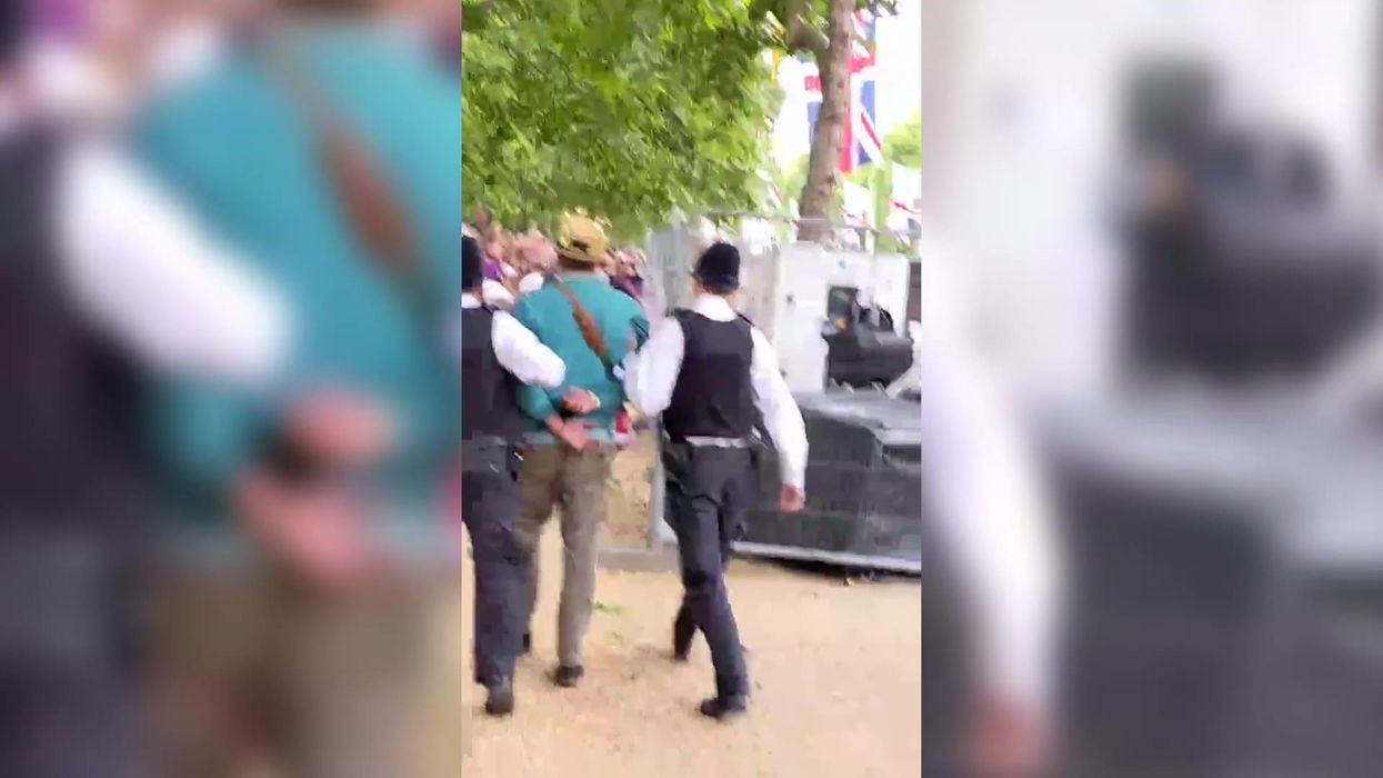 18 of the funniest 'platty joobs' memes fit for the Queen