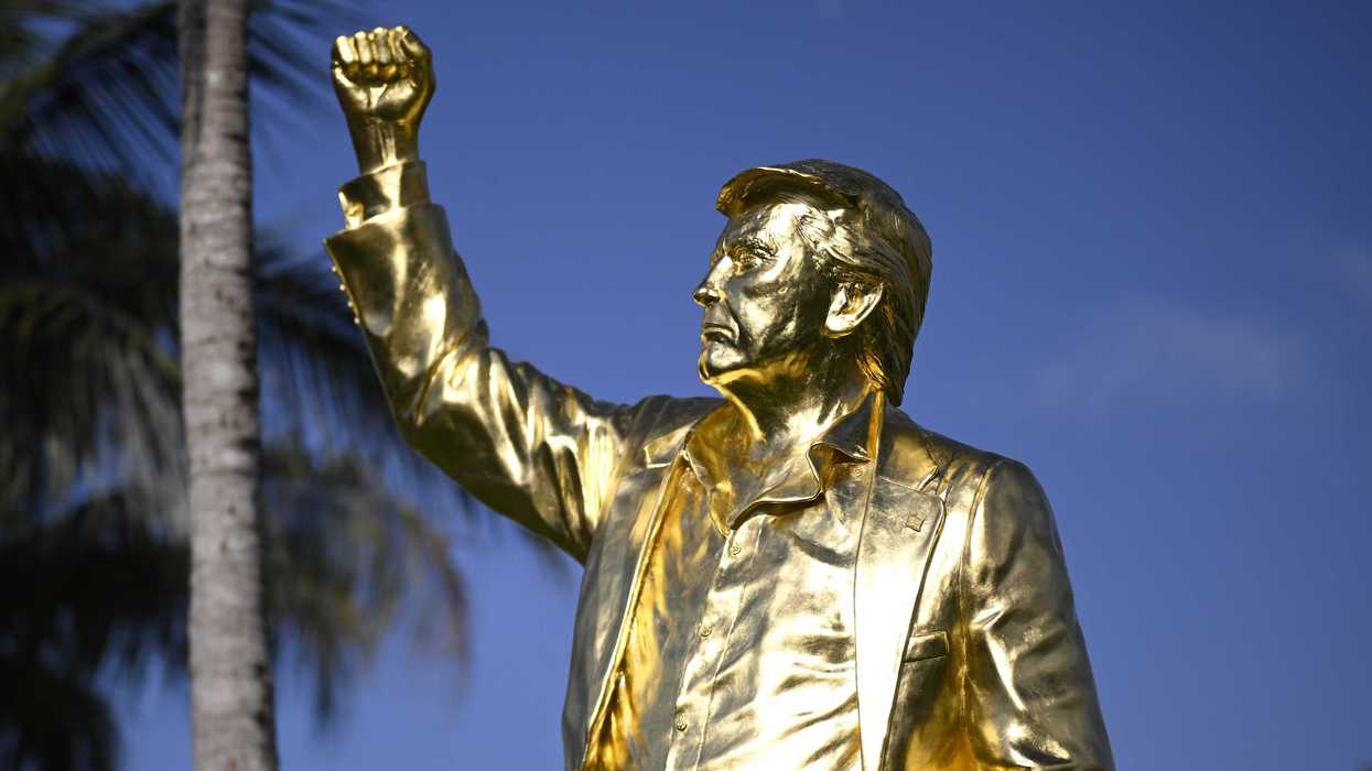 Donald Trump golden statue viral video has people saying the same thing online
