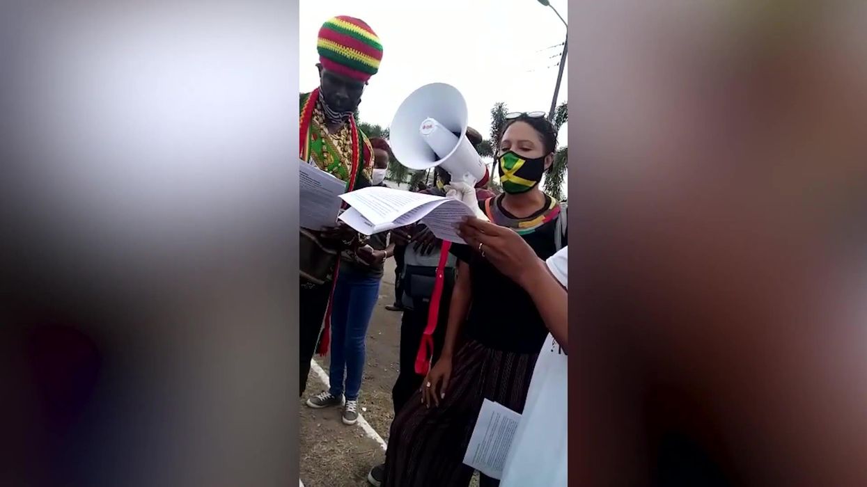 Kate Middleton appears to be given the cold shoulder by Jamaican politician