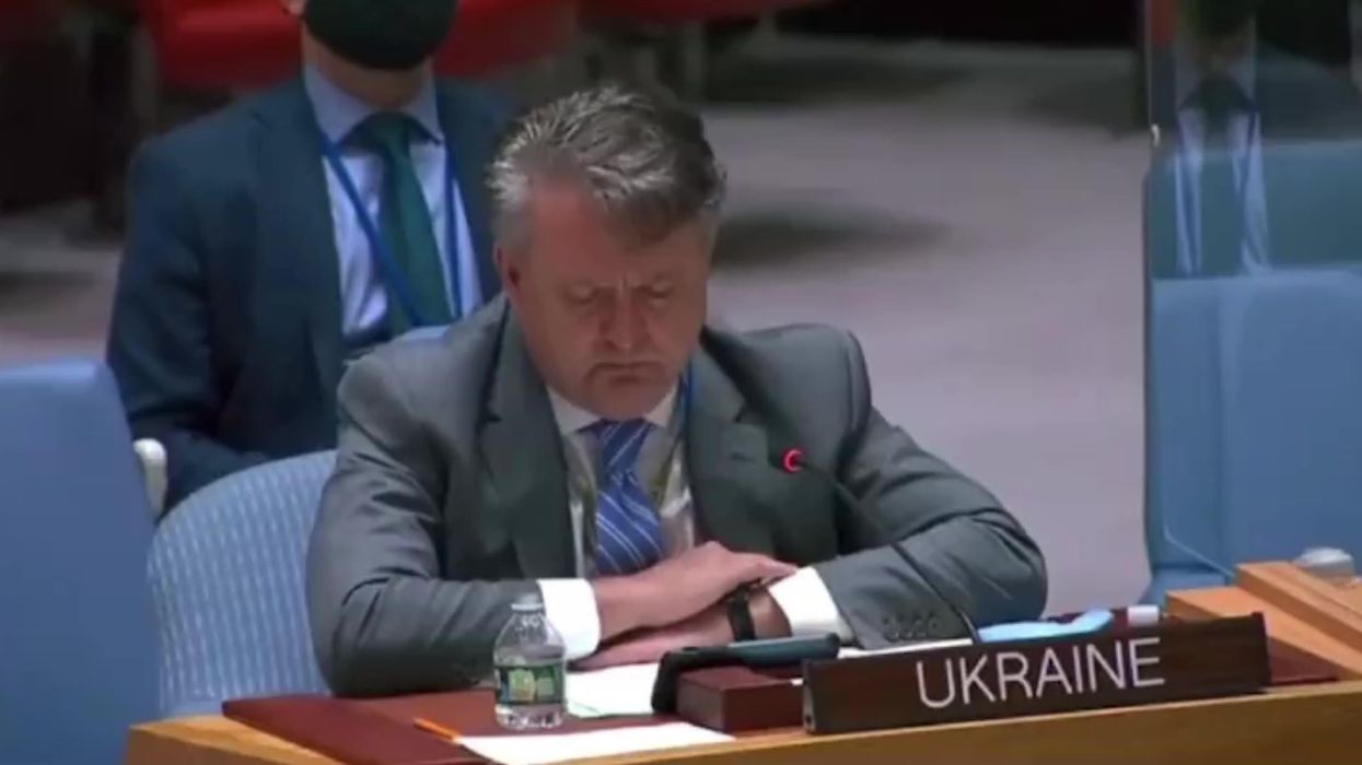 Why Russian people don't smile