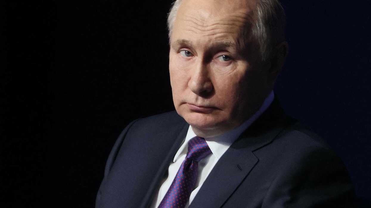 Top Russian official complains about the Royal Family ghosting Putin
