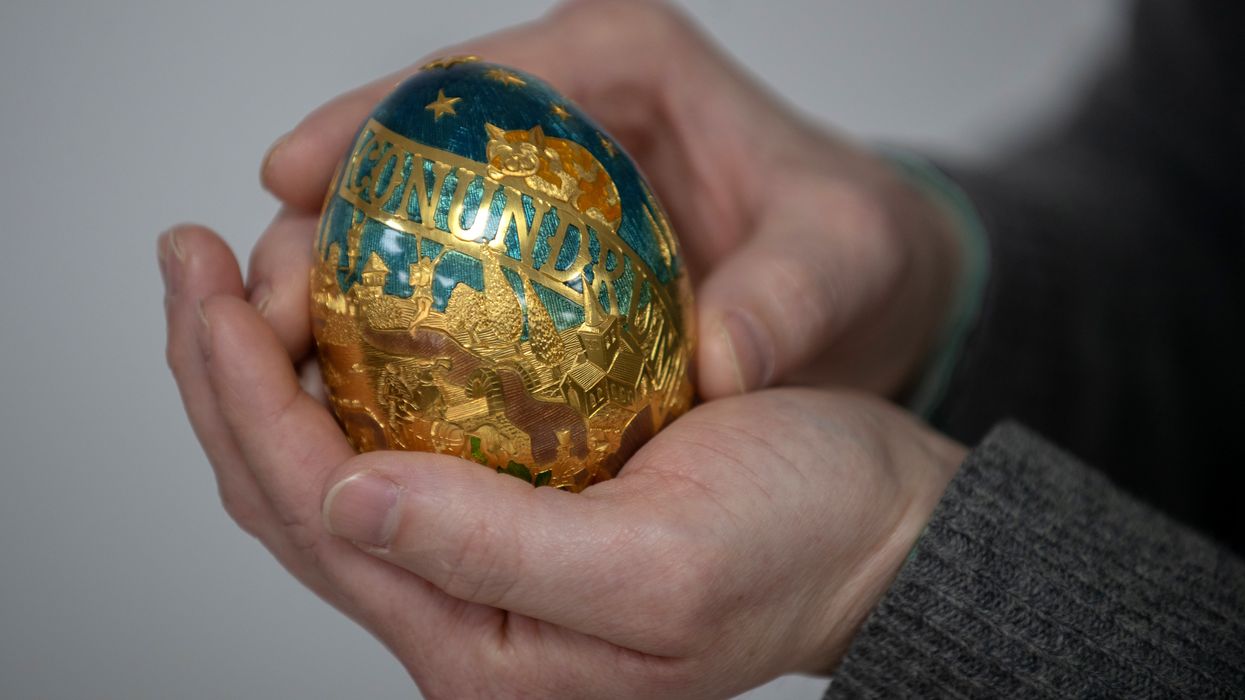 Golden Cadbury’s egg sold at auction for £37,200 Egg Eggs Goldsmiths