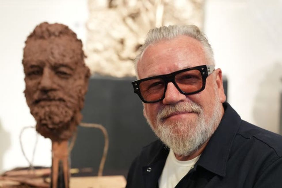 Ray Winstone live sculpture