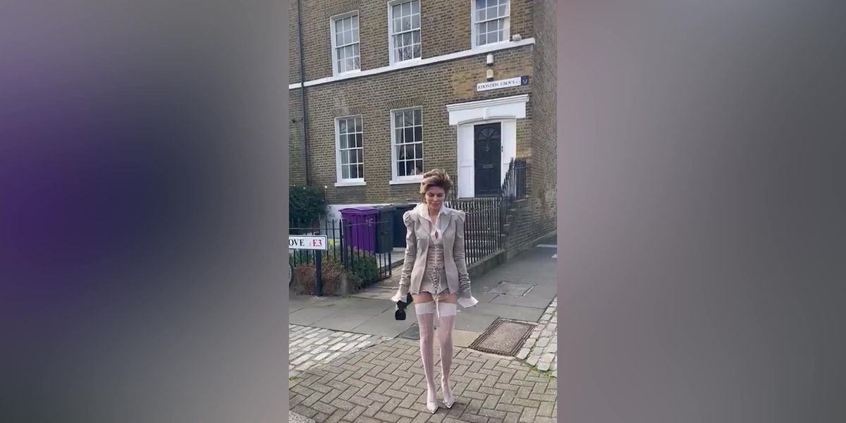 Lisa Rinna walking around east London in stockings becomes instant